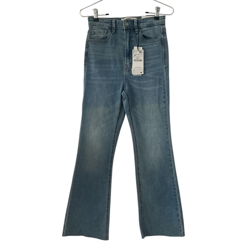 Stradivarius Cropped Flared Blue Jeans Size: 4